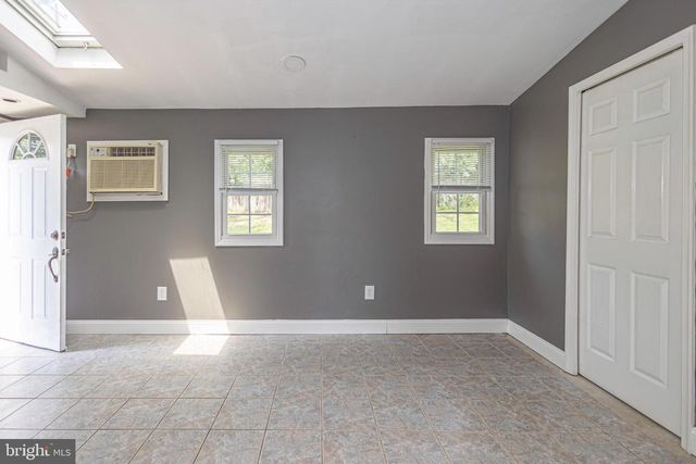 11 HIGH RD, Levittown, PA 19056