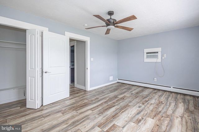 11 HIGH RD, Levittown, PA 19056