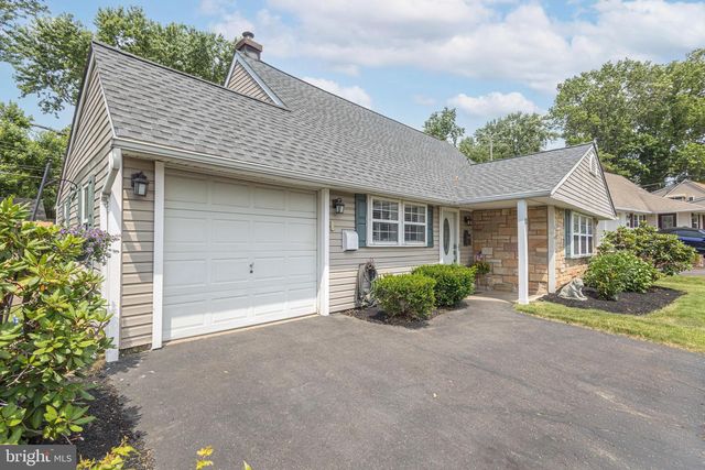 11 HIGH RD, Levittown, PA 19056