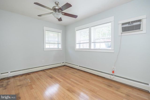 11 HIGH RD, Levittown, PA 19056