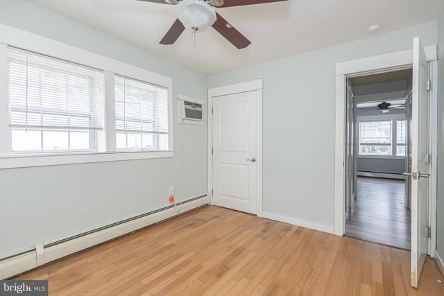 11 HIGH RD, Levittown, PA 19056