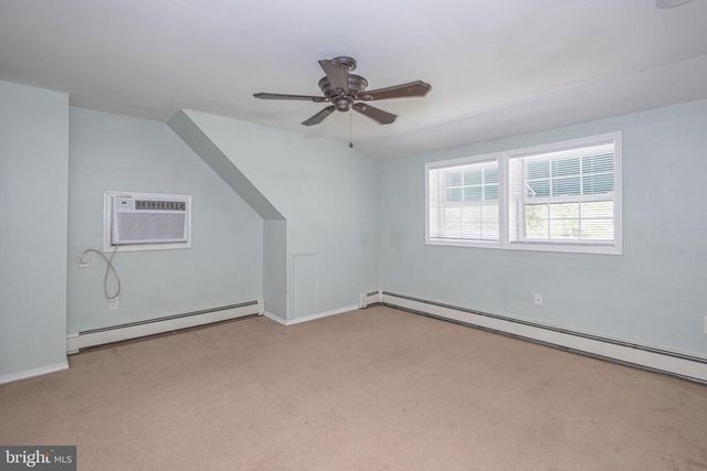 11 HIGH RD, Levittown, PA 19056