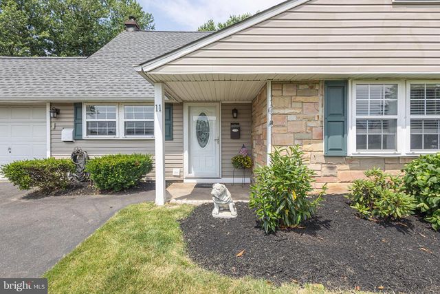 11 HIGH RD, Levittown, PA 19056
