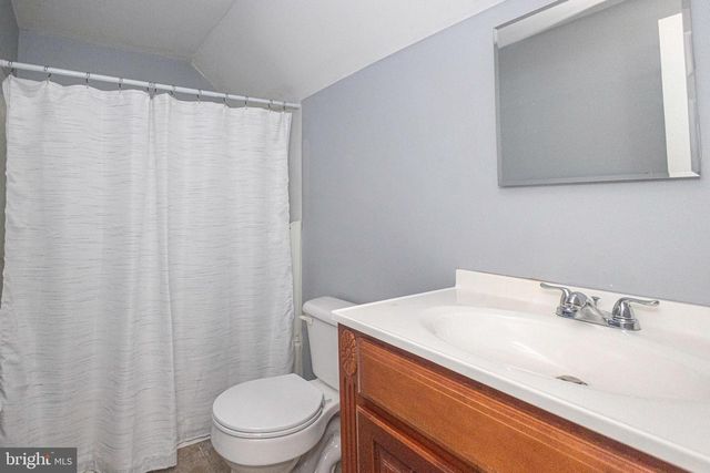 11 HIGH RD, Levittown, PA 19056
