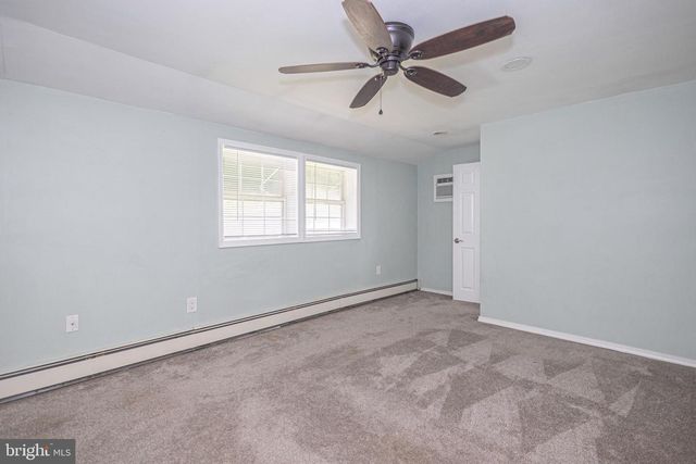 11 HIGH RD, Levittown, PA 19056
