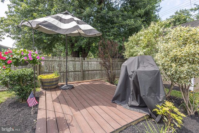 11 HIGH RD, Levittown, PA 19056