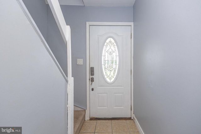 11 HIGH RD, Levittown, PA 19056