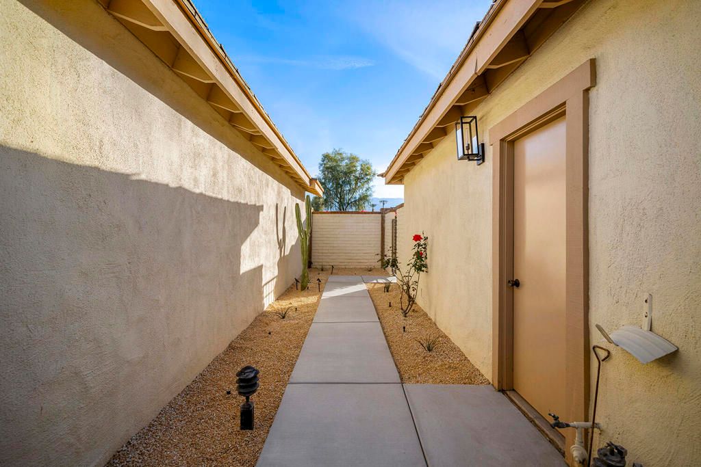 Image 6 of property listing at 234 Castellana S, Palm Desert, CA 92260
