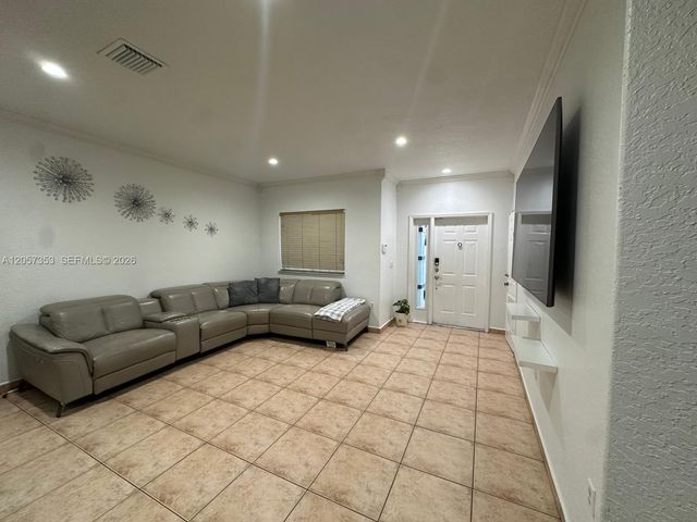 9117 NW 169th St, Miami Lakes, FL 33018