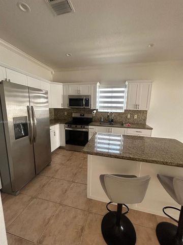 9117 NW 169th St, Miami Lakes, FL 33018