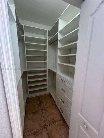 9117 NW 169th St, Miami Lakes, FL 33018