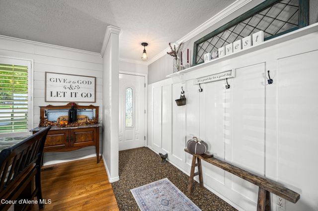 7671 N 4th St, Dalton Gardens, ID 83815