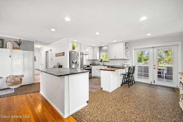 7671 N 4th St, Dalton Gardens, ID 83815