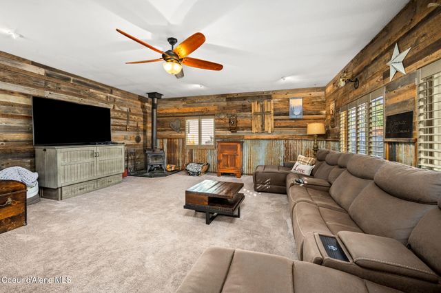 7671 N 4th St, Dalton Gardens, ID 83815