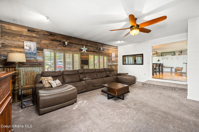 7671 N 4th St, Dalton Gardens, ID 83815