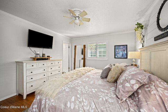 7671 N 4th St, Dalton Gardens, ID 83815