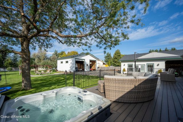 7671 N 4th St, Dalton Gardens, ID 83815