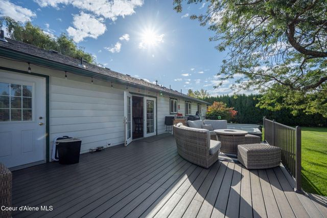 7671 N 4th St, Dalton Gardens, ID 83815