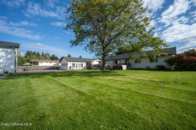 7671 N 4th St, Dalton Gardens, ID 83815