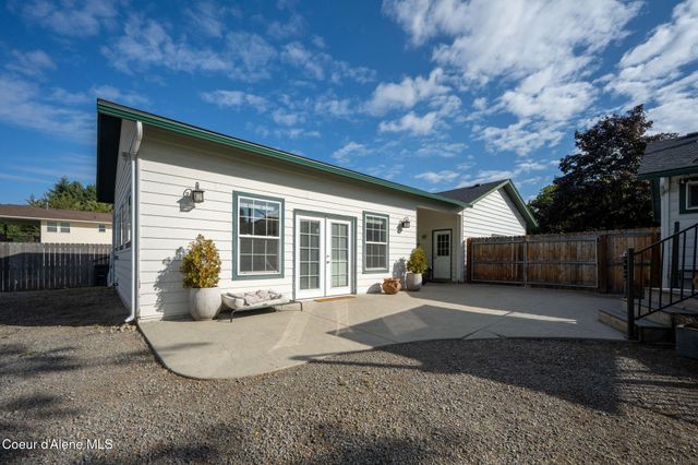 7671 N 4th St, Dalton Gardens, ID 83815