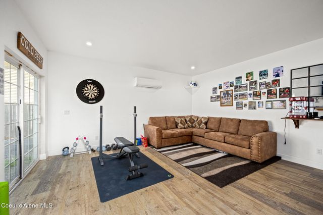 7671 N 4th St, Dalton Gardens, ID 83815