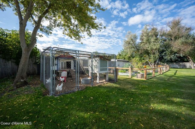 7671 N 4th St, Dalton Gardens, ID 83815