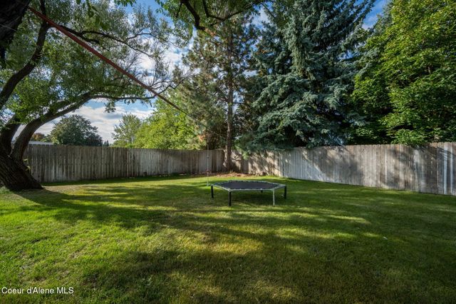 7671 N 4th St, Dalton Gardens, ID 83815