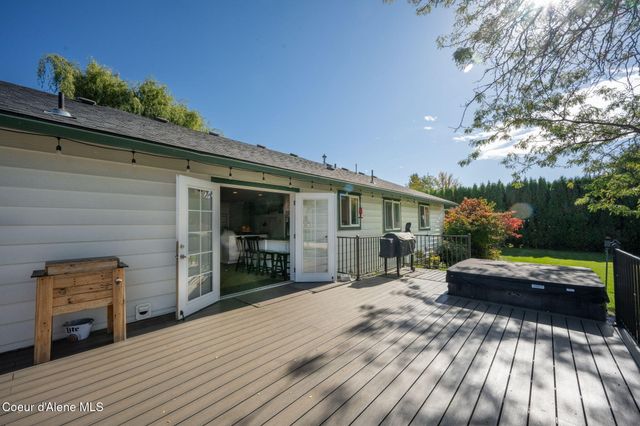 7671 N 4th St, Dalton Gardens, ID 83815