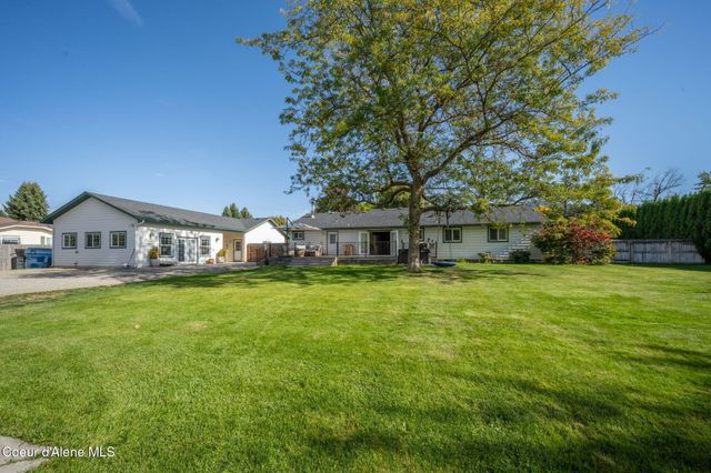 7671 N 4th St, Dalton Gardens, ID 83815