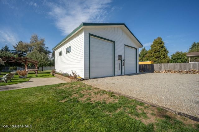 7671 N 4th St, Dalton Gardens, ID 83815