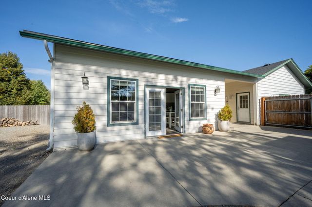 7671 N 4th St, Dalton Gardens, ID 83815