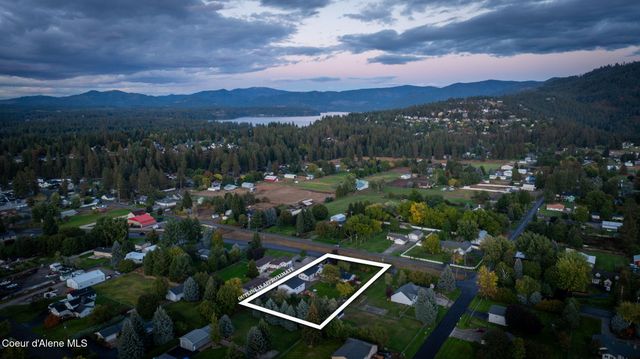 7671 N 4th St, Dalton Gardens, ID 83815