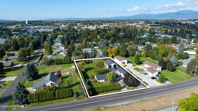 7671 N 4th St, Dalton Gardens, ID 83815