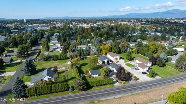 7671 N 4th St, Dalton Gardens, ID 83815