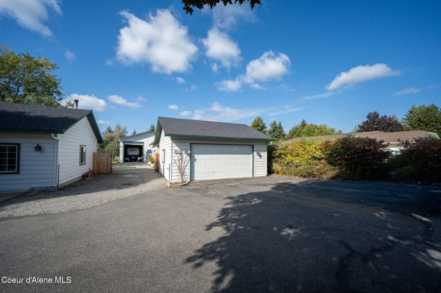 7671 N 4th St, Dalton Gardens, ID 83815