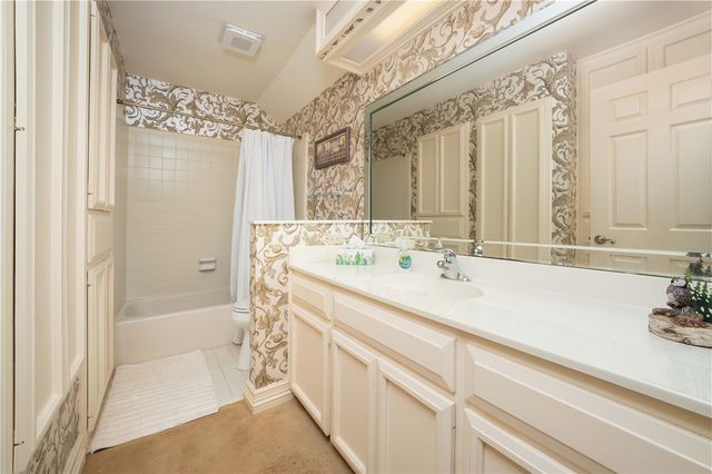 6210 Bourbonais Dr, Corpus Christi, TX 78414
