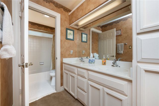 6210 Bourbonais Dr, Corpus Christi, TX 78414