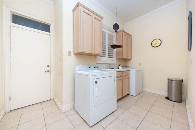 6210 Bourbonais Dr, Corpus Christi, TX 78414