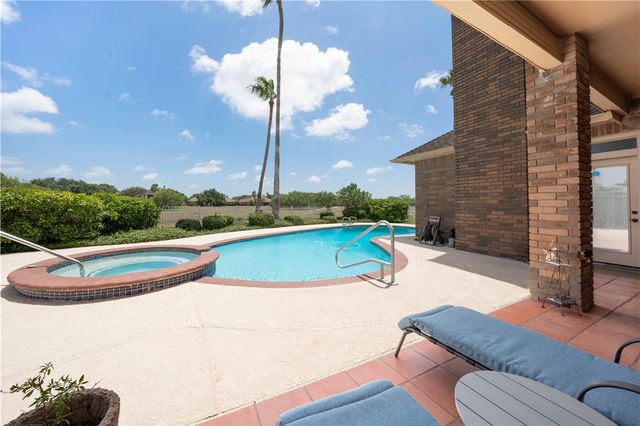 6210 Bourbonais Dr, Corpus Christi, TX 78414