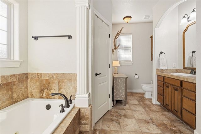 5021 Homespun Drive, Fayetteville, AR 72704