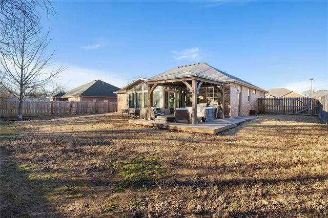 5021 Homespun Drive, Fayetteville, AR 72704