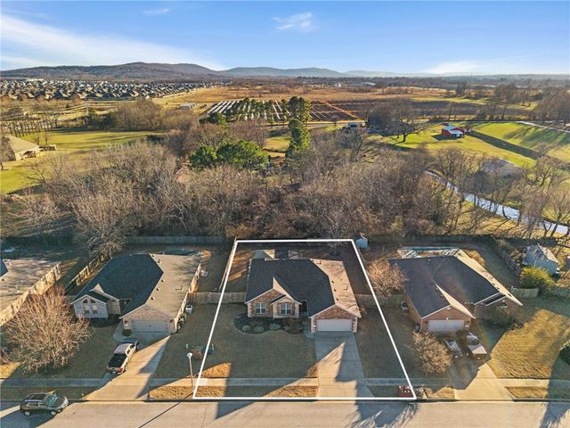 5021 Homespun Drive, Fayetteville, AR 72704