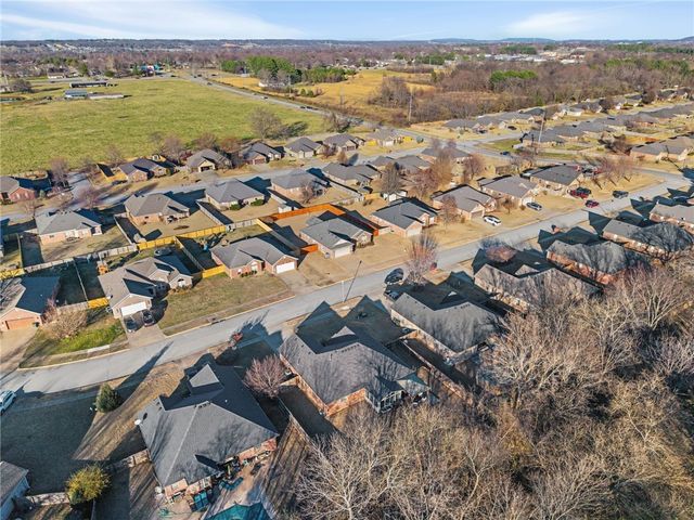 5021 Homespun Drive, Fayetteville, AR 72704