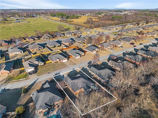 5021 Homespun Drive, Fayetteville, AR 72704