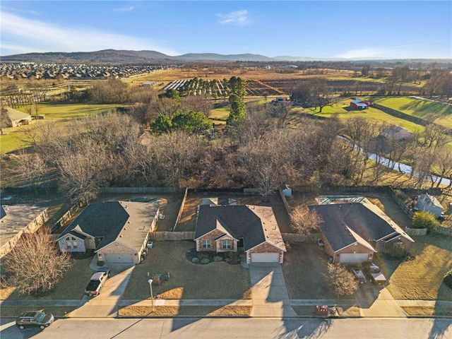 5021 Homespun Drive, Fayetteville, AR 72704