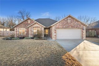 5021 Homespun Drive, Fayetteville, AR 72704