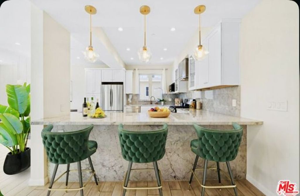 1654 Greenfield Avenue 301, Los Angeles, CA 90025