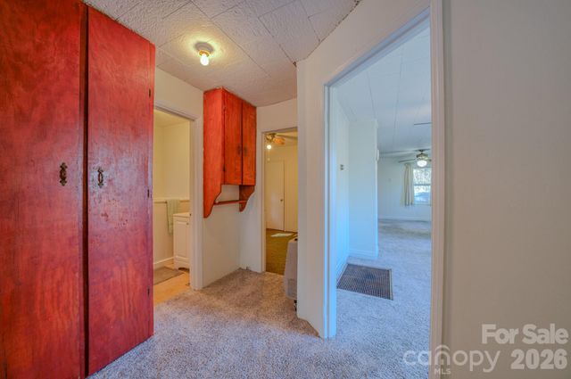 550 Saluda Street, Hendersonville, NC 28791