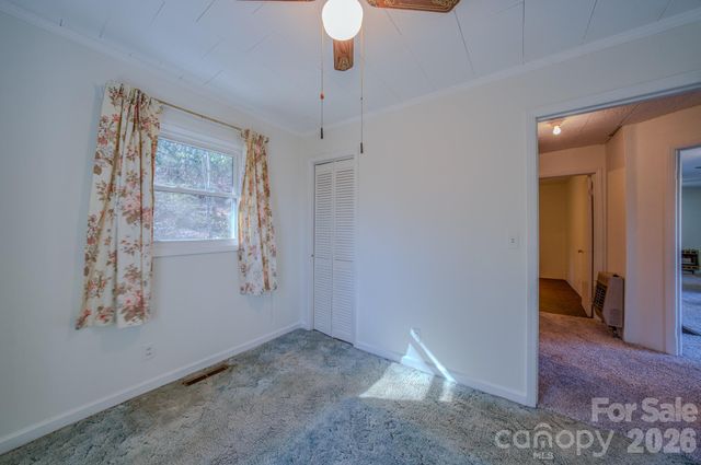 550 Saluda Street, Hendersonville, NC 28791