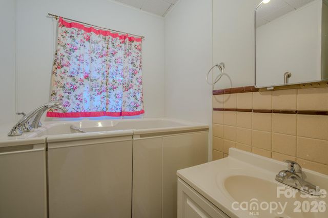 550 Saluda Street, Hendersonville, NC 28791